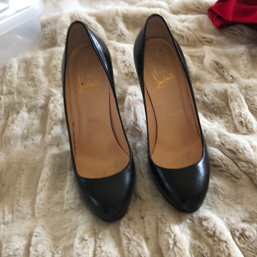 Christian louboutin simple leather red sole pumps